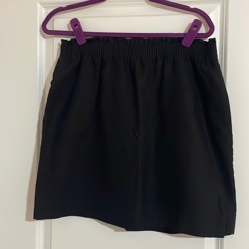 Thigh length skirt with pockets
